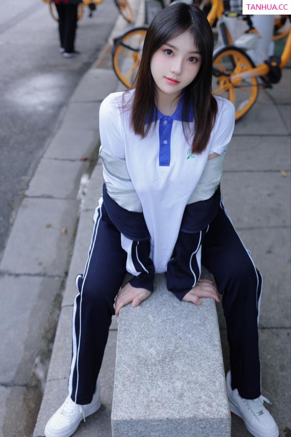 豆瓣酱  [XiuRen]高清写真图 2024.01.19 No.7994 豆瓣酱 制服美臀第7张图片